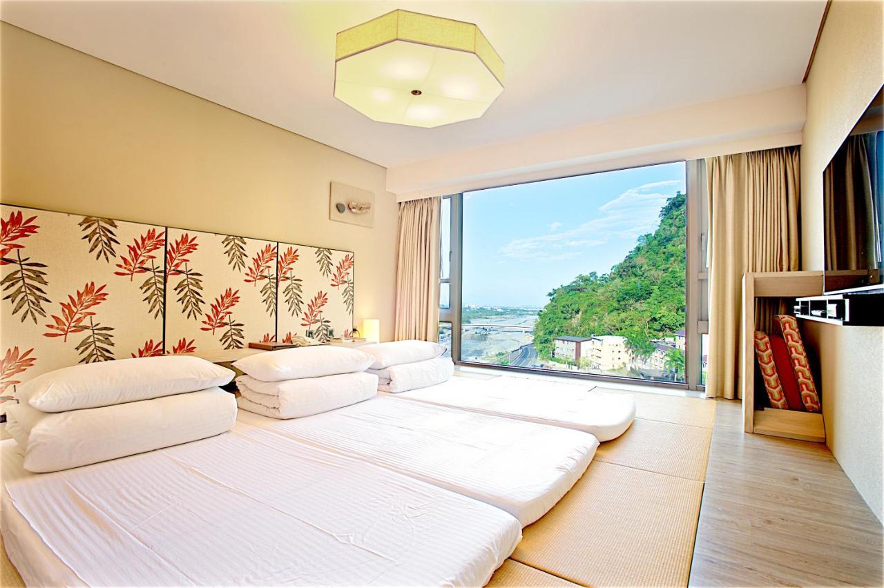 Chihpen Century Hotel Wenquan Exteriör bild Deluxe Room