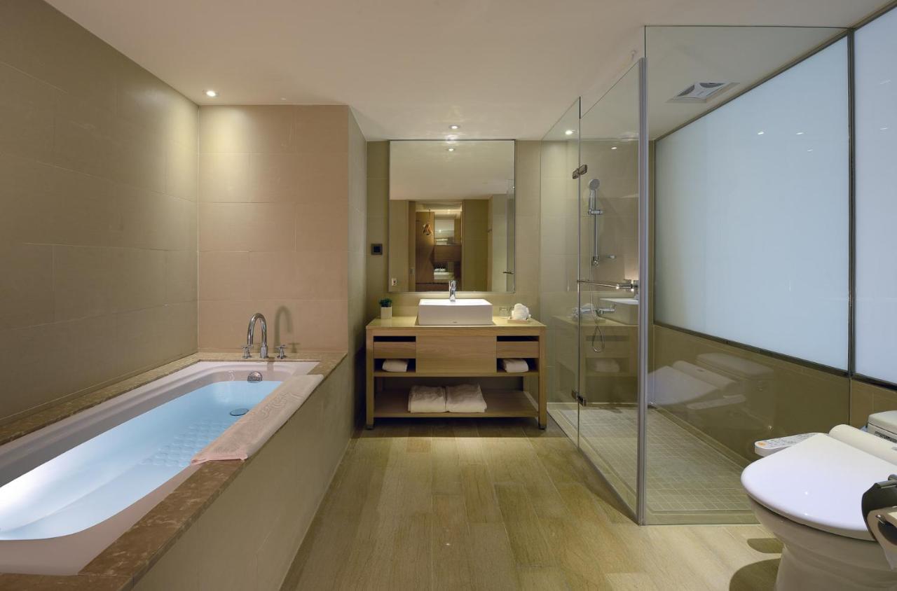 Chihpen Century Hotel Wenquan Exteriör bild Bathroom