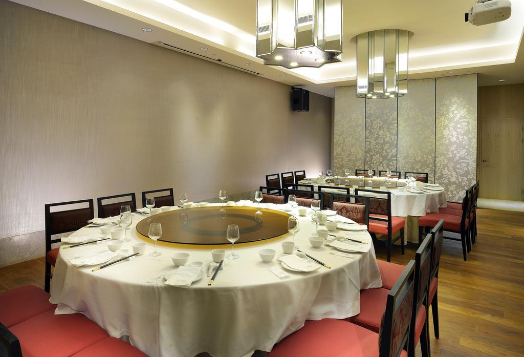 Chihpen Century Hotel Wenquan Exteriör bild Private dining room at a restaurant in Hong Kong