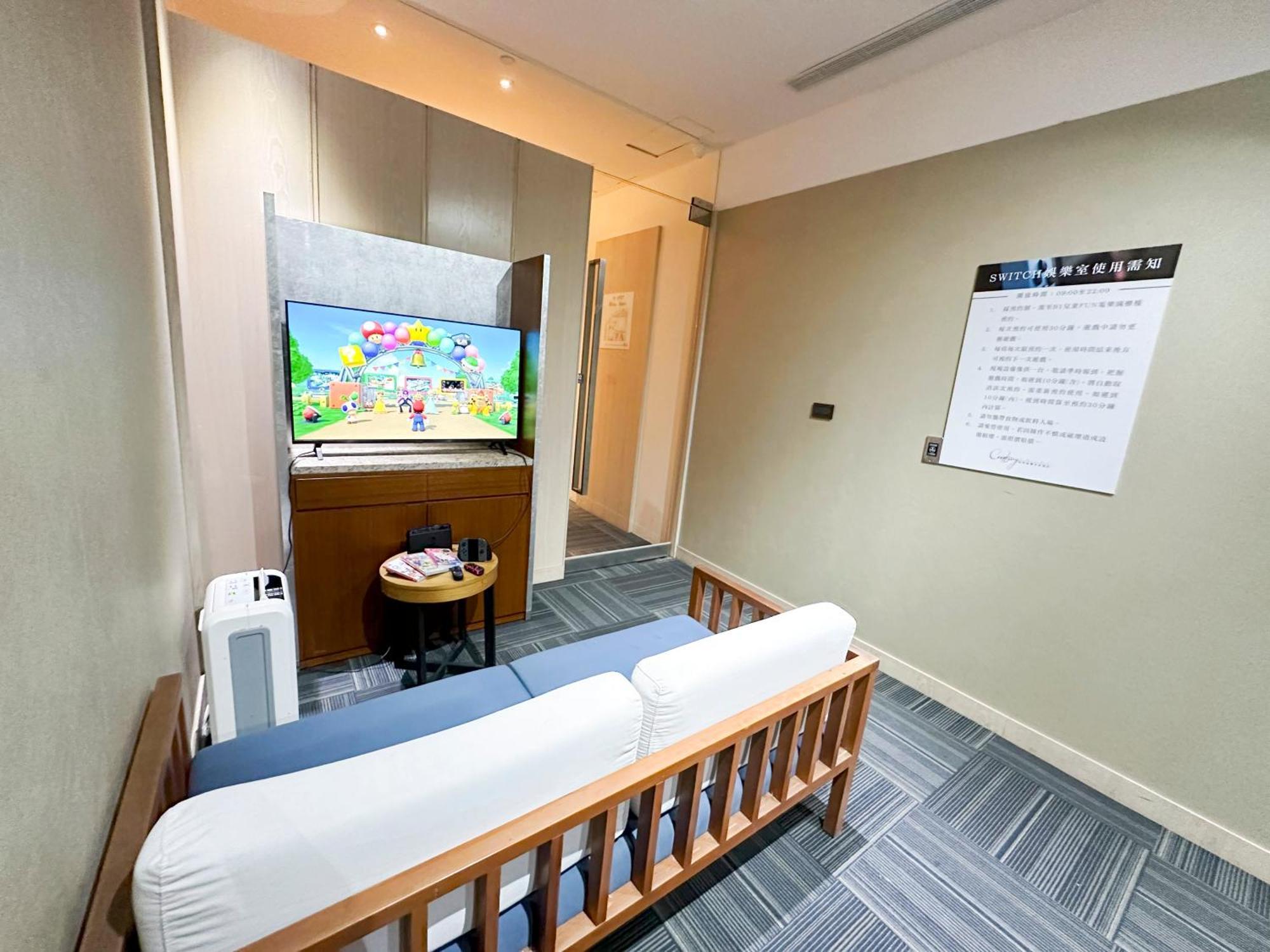 Chihpen Century Hotel Wenquan Exteriör bild A room at the company's headquarters in Beijing