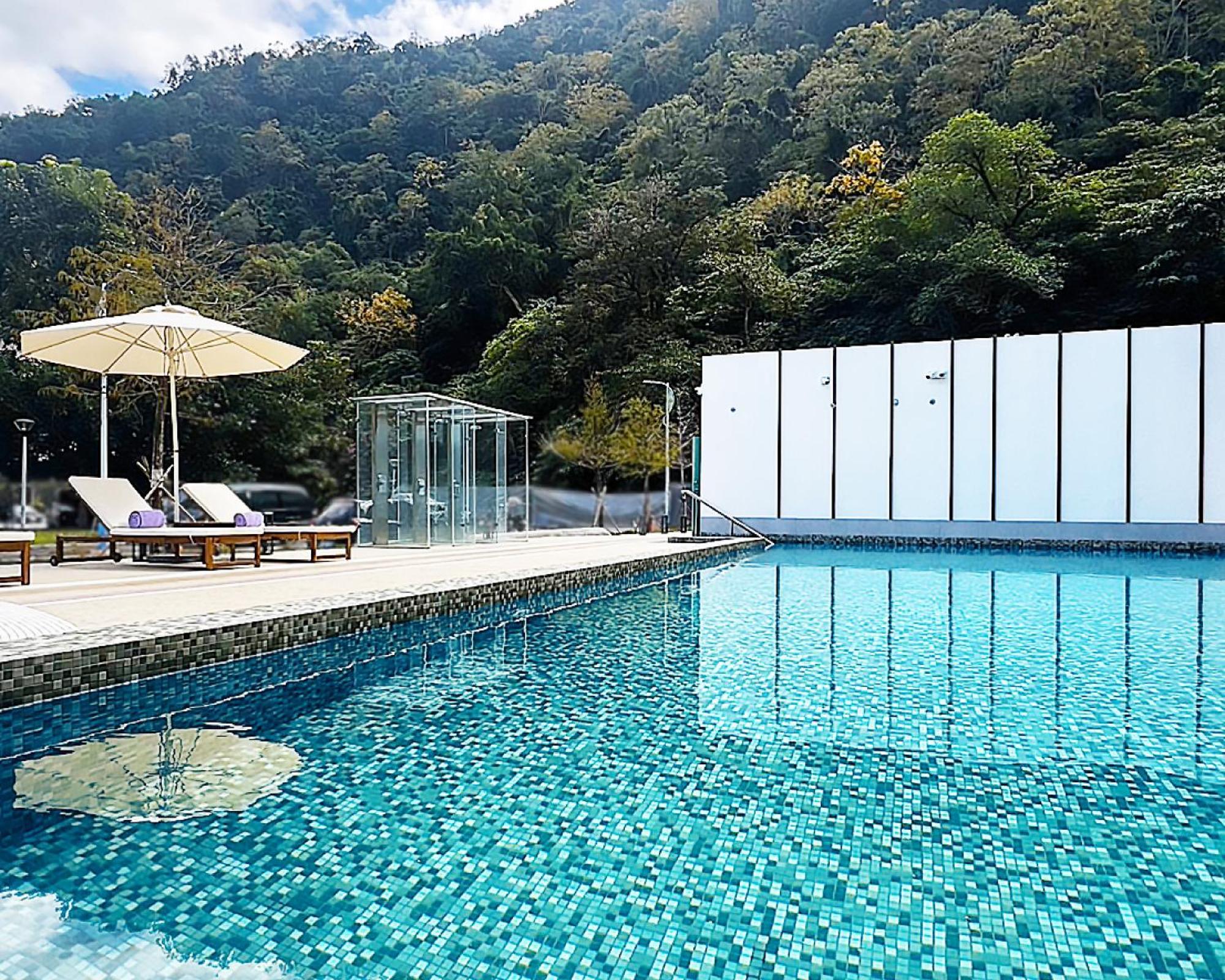 Chihpen Century Hotel Wenquan Exteriör bild The swimming pool at the resort