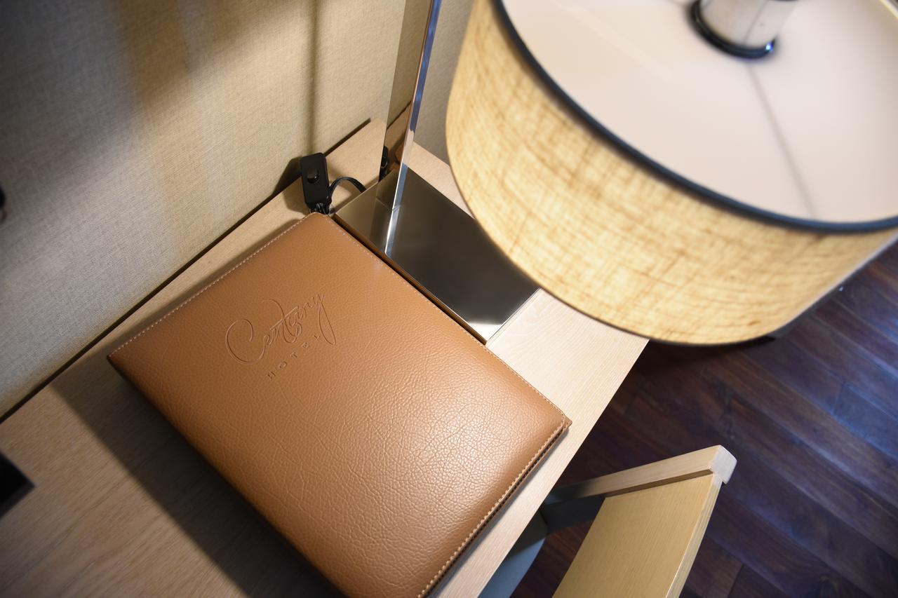Chihpen Century Hotel Wenquan Exteriör bild A leather bound guest directory