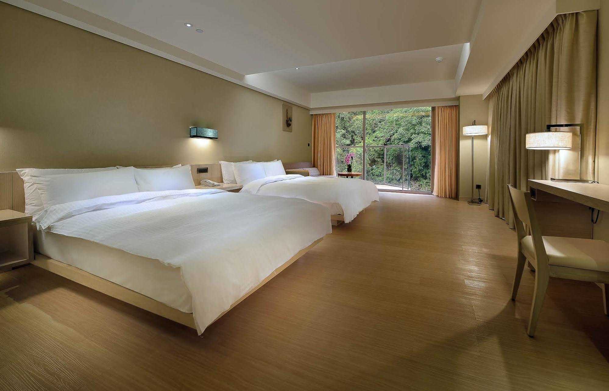 Chihpen Century Hotel Wenquan Exteriör bild Deluxe Room