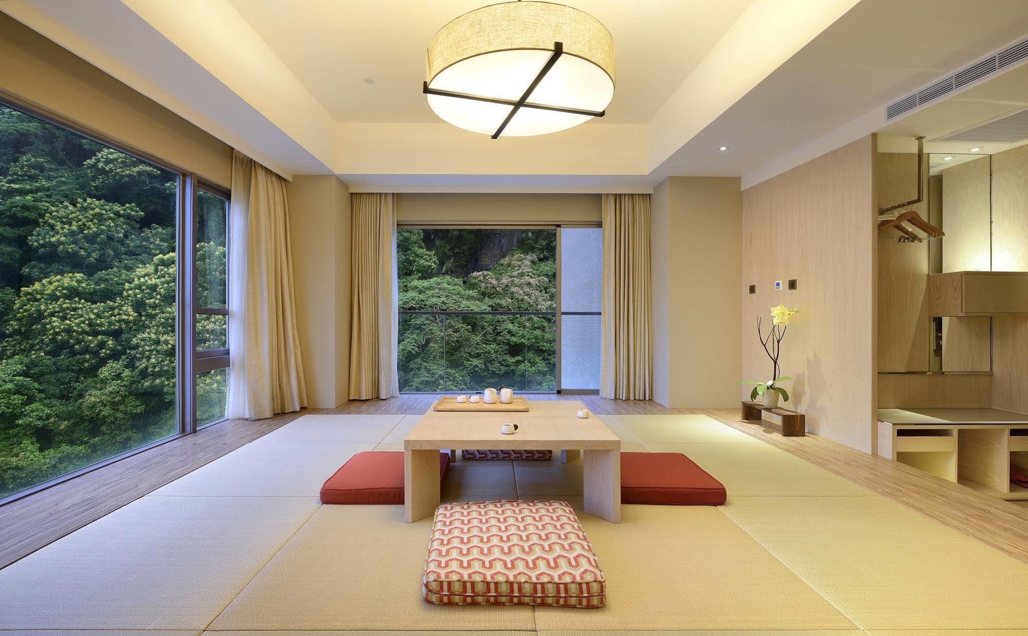 Chihpen Century Hotel Wenquan Exteriör bild A traditional Japanese room